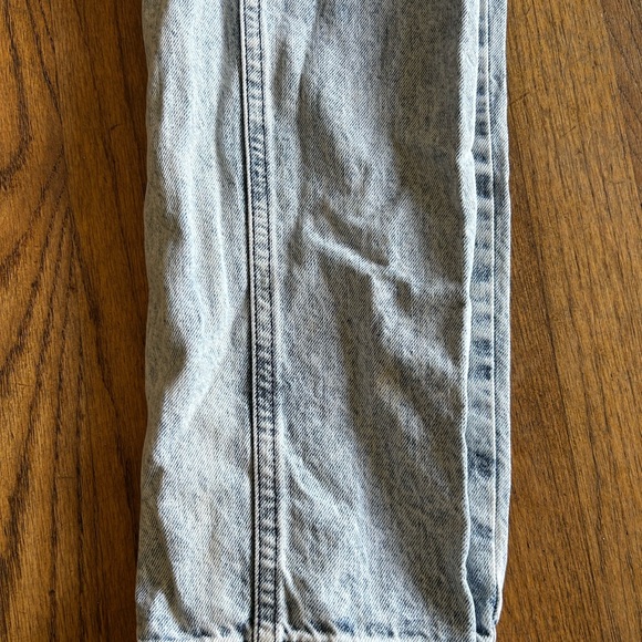 Light Wash Denim Jeans - Picture 5 of 5